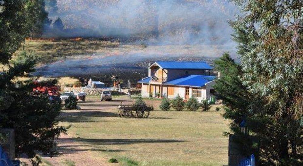 Trankels afirm que el incendio est activo aunque est resguardada Villa Ventana