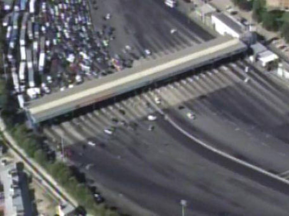 Cortaron la Autopista y llegar a La Plata fue un infierno