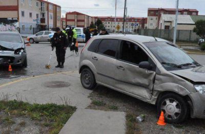 Tres personas hospitalizadas en un violento choque
