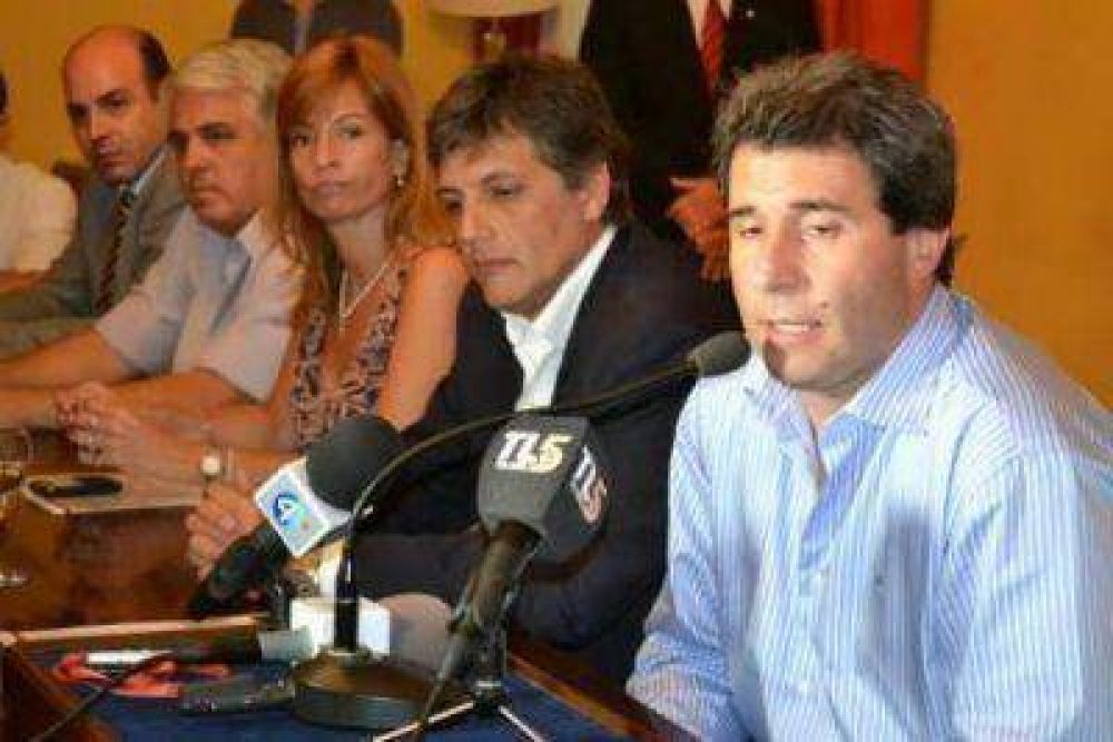 El Gobierno firm un convenio con Hiper Libertad que beneficia a empleados estatales