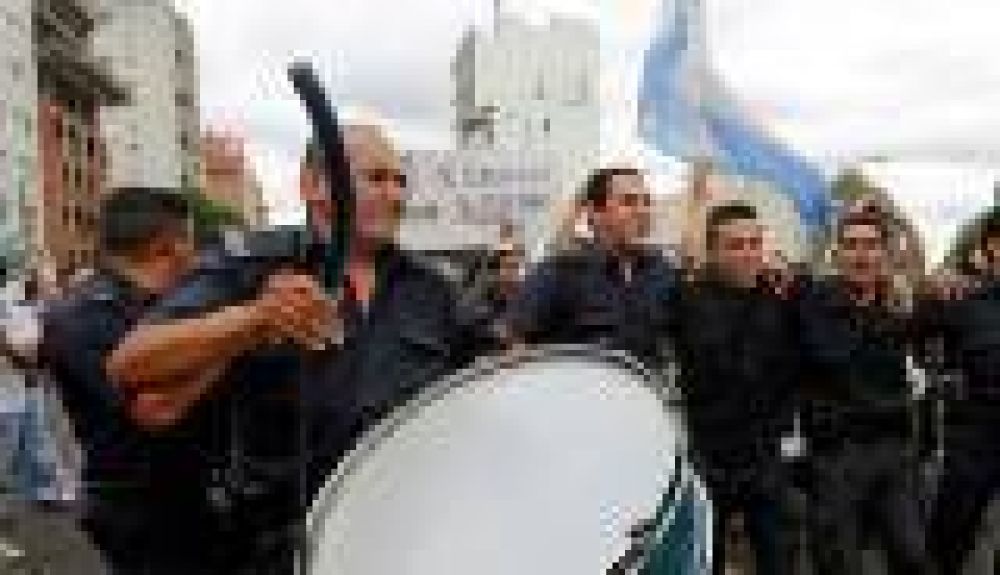 El Gobierno bonaerense asciende a 12.764 policas a 20 das de la protesta salarial