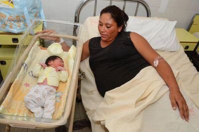 Javier, el primer beb� del a�o en Santa Rosa