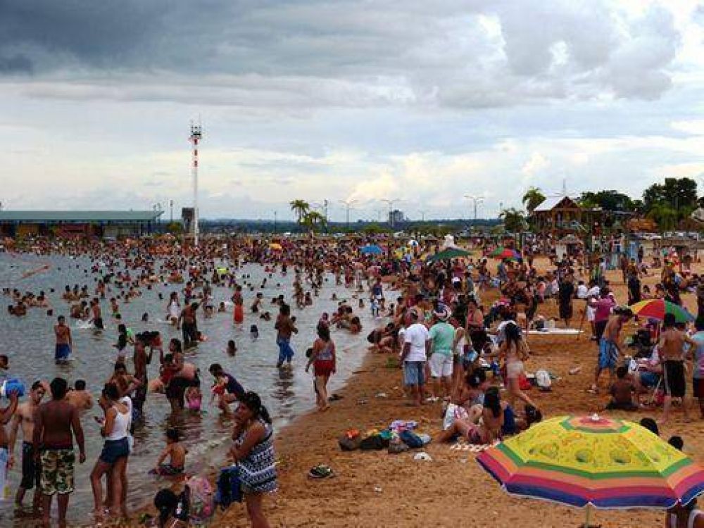 La playita El Brete fue la elegida para refrescarse en el primer d�a del a�o