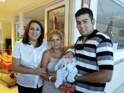 M�nica Fein visit� a Valentino, el primer beb� nacido en Rosario en 2014