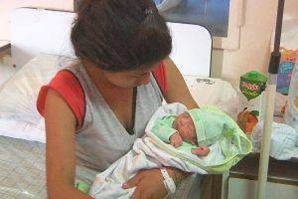 Joel naci� a las 0.12 y es el primer beb� del nuevo a�o