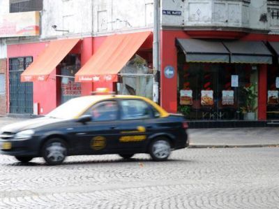 Agredieron a un taxista y los compa�eros cortaron el tr�nsito