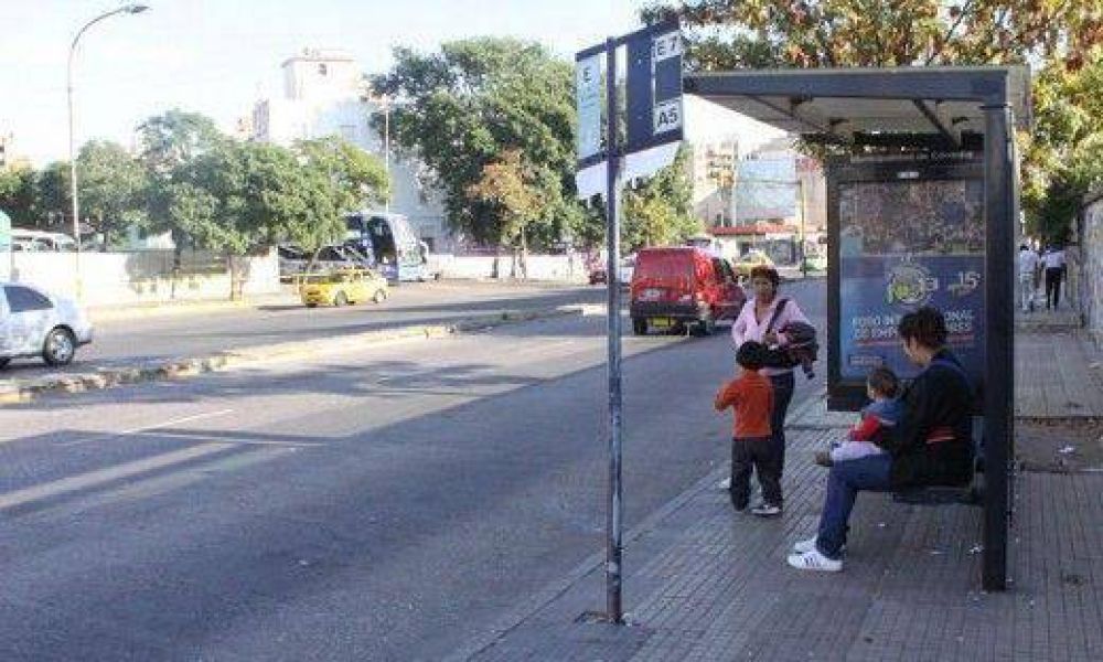 Empresas de transporte reducen 20% la frecuencia durante el verano