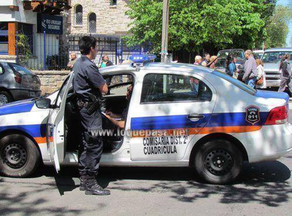Generan disturbios y golpean a una mujer polic�a en G�emes