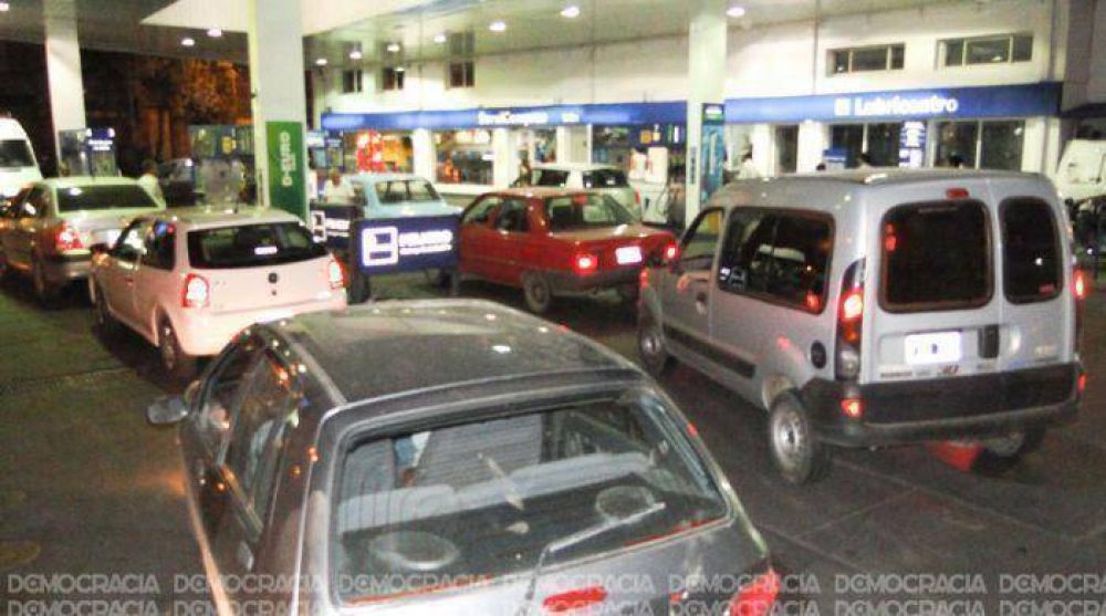 La Justicia autoriz� a las estaciones de servicio a no cobrar el plus a las naftas