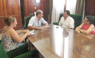 Pablo Zurro entreg� un subsidio de m�s de $126.000 a OBROIN