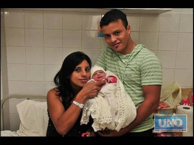 La primera beb� paranaense de 2014 naci� en el San Roque