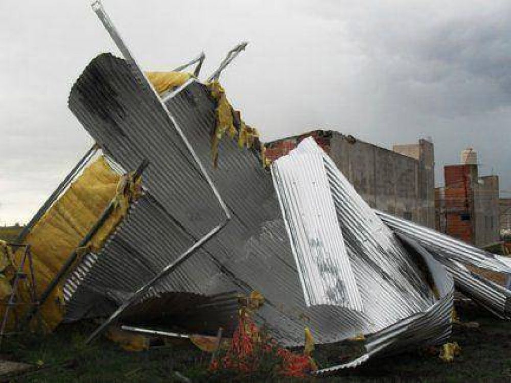 Una cola de tornado provoc� destrozos en una colonia rural del Departamento Uruguay