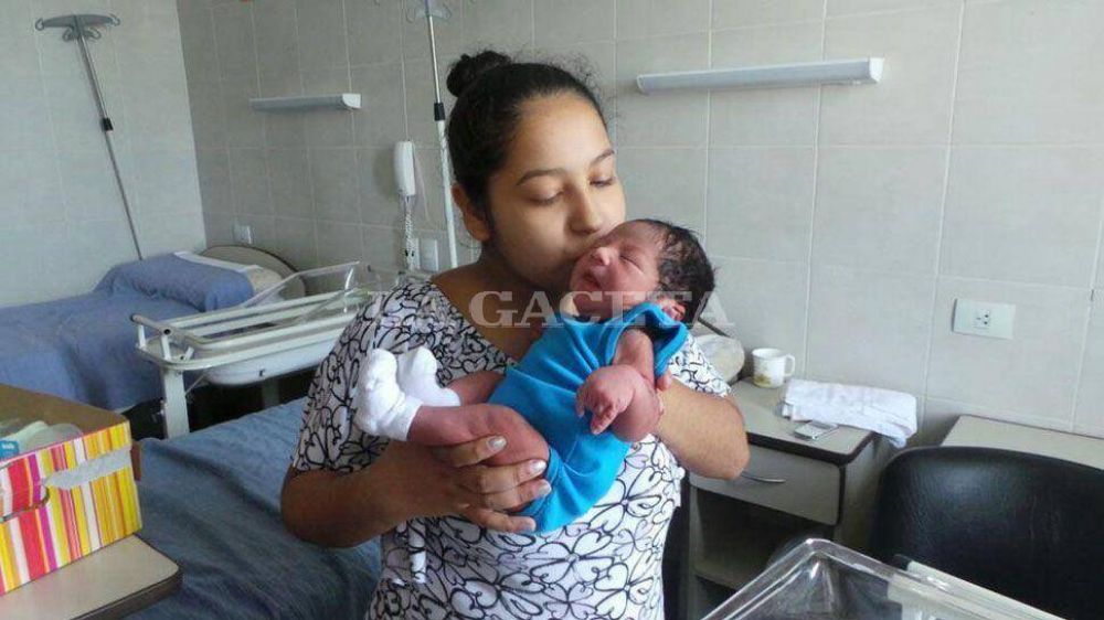 Bautista, el primer beb� en nacer en Tucum�n y el tercero de Argentina