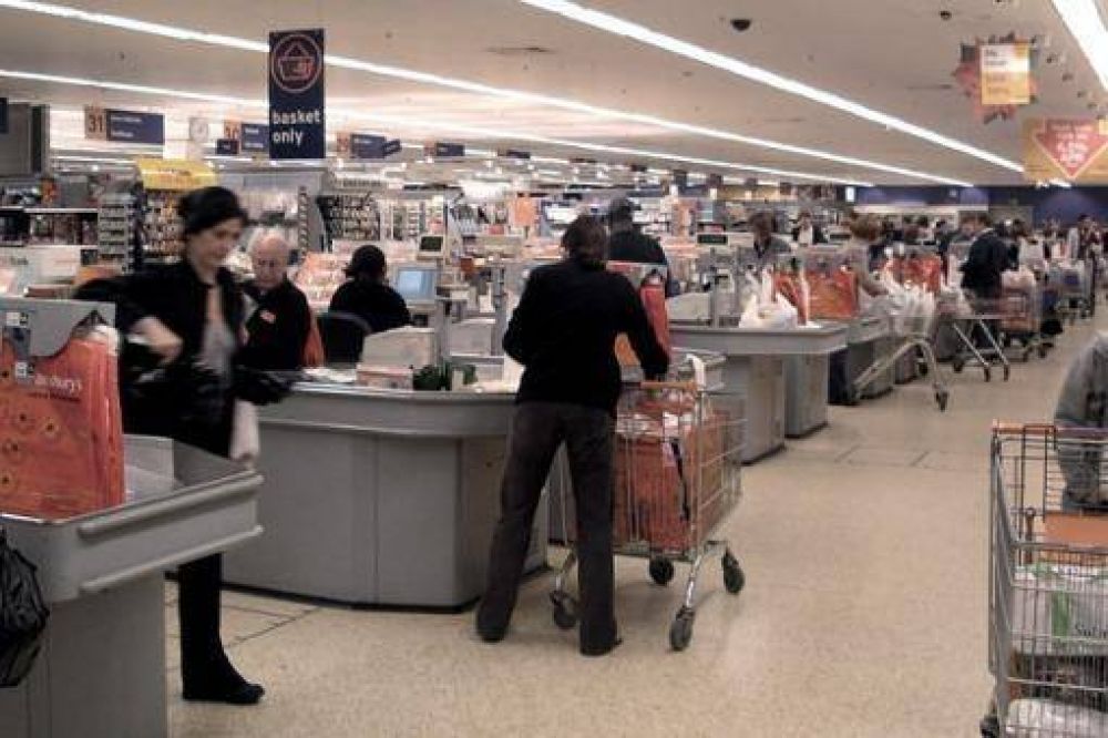 Costa recibe a empresarios para ultimar detalles del acuerdo de precios