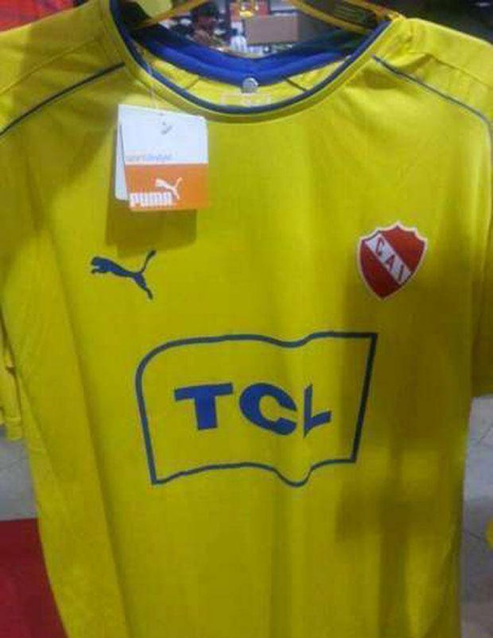 Independiente usar� una pol�mica camiseta con los colores de Boca