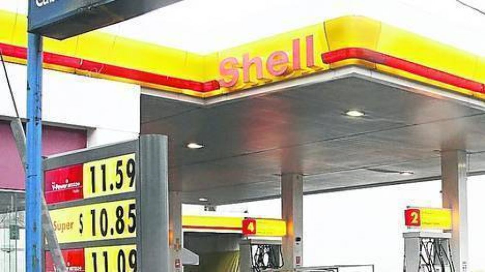 En el interior, un litro de nafta premium se paga hasta $ 13
