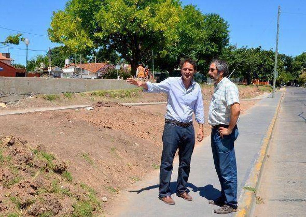 Gabriel Katopodis recorri� las obras para la Plaza Alem de San Andr�s