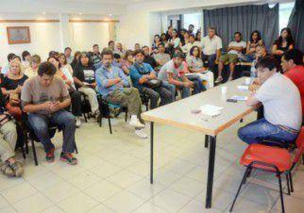 ATE y los enfermeros bloquean hoy la refiner�a de YPF en Plaza Huincul 