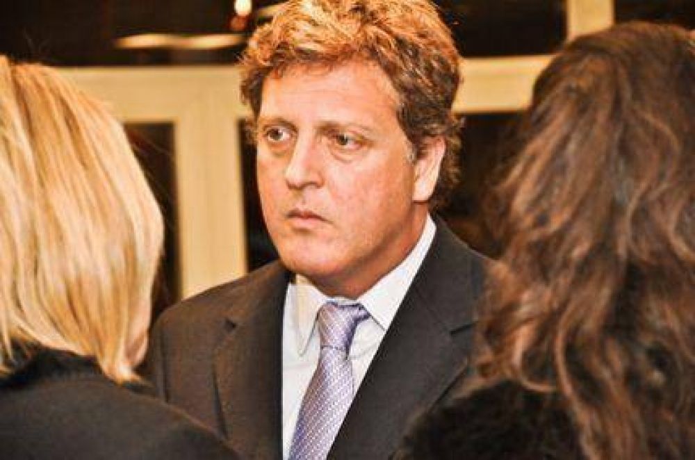El Defensor Rizzi embiste contra harinera contaminante del Puerto
