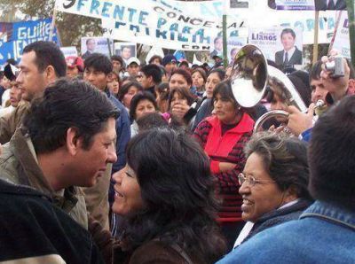 Llanos acompa�� a los candidatos a concejales en una caminata por Alto Comedero 