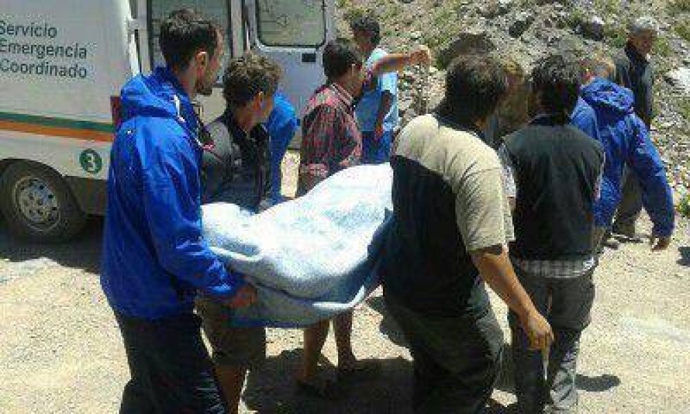 Una camioneta se desbarranc� en Vallecitos y un turista est� grave