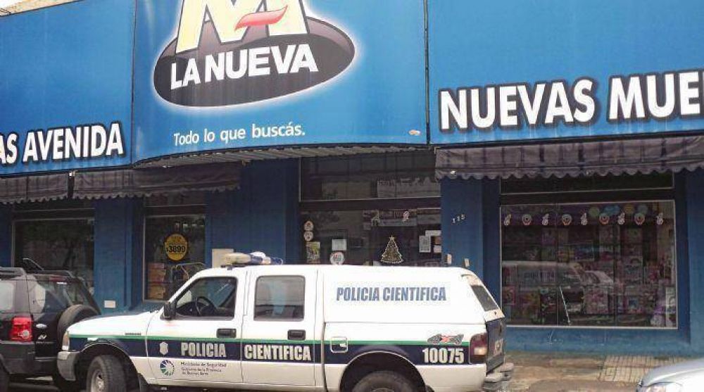 Robaron en La Nueva y en Joyer�a Castellar