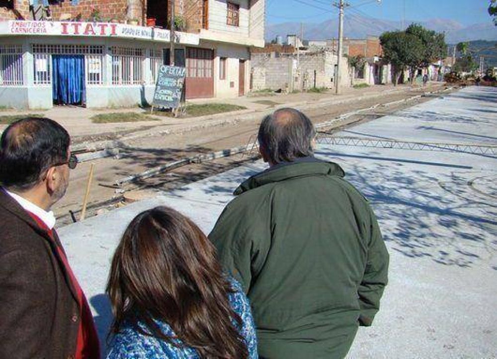 Avanza la pavimentaci�n de la avenida Marina Vilte en Alto Comedero 