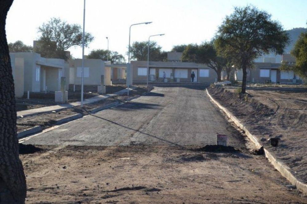 Un intento de usurpaci�n dejo varios polic�as heridos