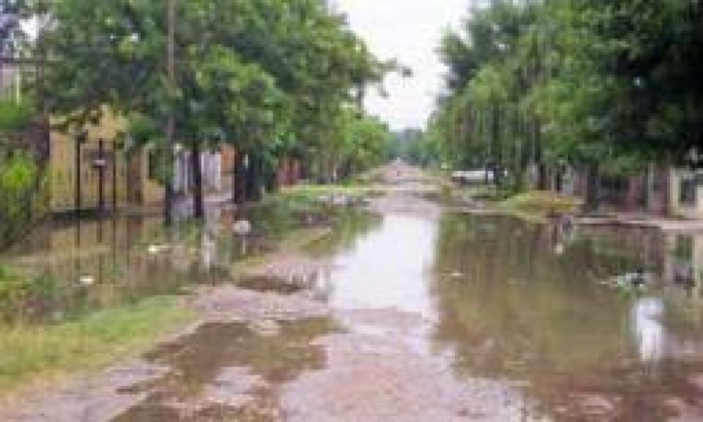 Diluvi� en Capital y Sanagasta, provocando serios inconvenientes