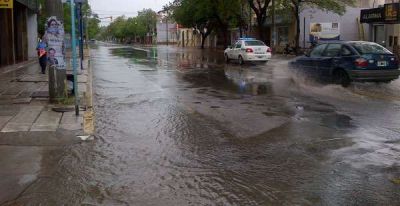 Unos 20 mil�metros de agua cayeron en la Capital