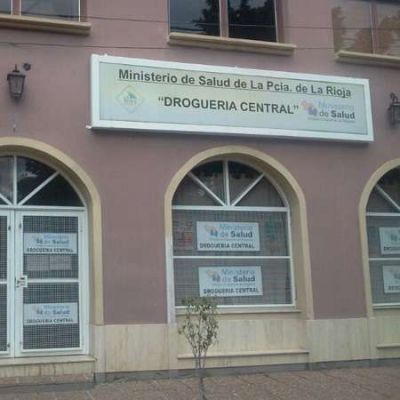 Enojo porque la Droguer�a central no abri� al p�blico