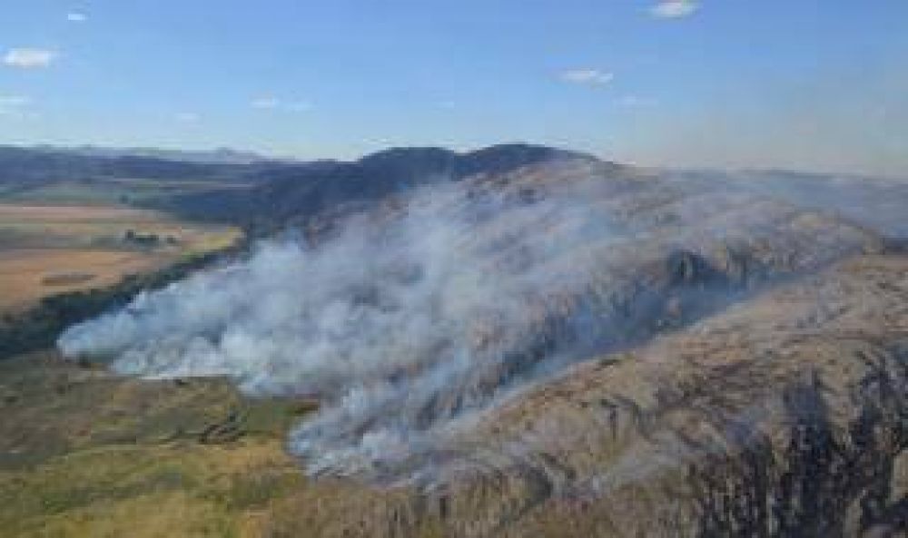 Incendio en Sierra de la Ventana: Se suman dos aviones ms para combatir el fuego