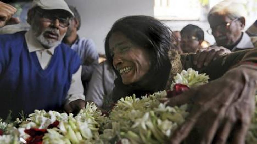 Muere una joven india violada y prendida fuego