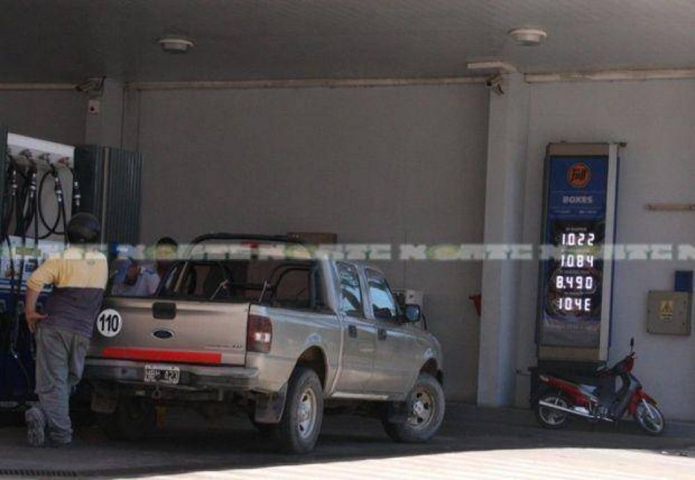 Llenar el tanque en el Chaco cuesta entre 20 y 40 pesos m�s caro