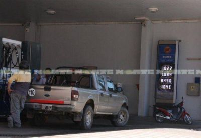 Llenar el tanque en el Chaco cuesta entre 20 y 40 pesos m�s caro