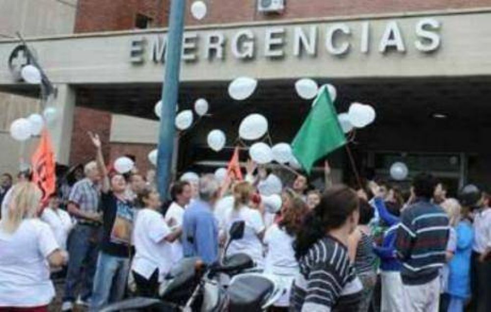 Hospitales: padres se suman a protesta