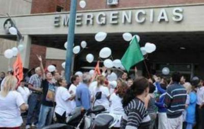 Hospitales: padres se suman a protesta