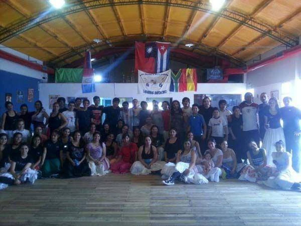 Bailarines fueguinos se suman a la apertura del festival de Jes�s Mar�a