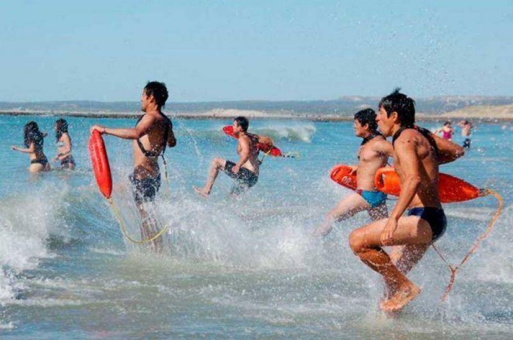 Hasta el 15 de marzo extender�n servicio de guardavidas en las playas comunales