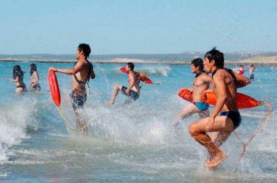 Hasta el 15 de marzo extender�n servicio de guardavidas en las playas comunales