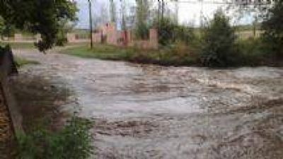 Temporal en Coronel Moldes: Hay 15 evacuados