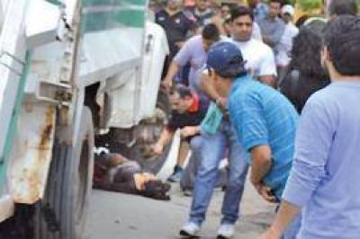 Milagro en Santiago: est� viva pese a que un cami�n le pas� por encima