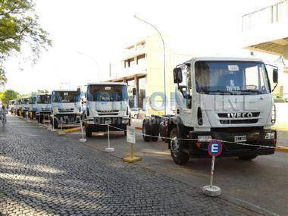 El Municipio exhibe sus nuevos camiones