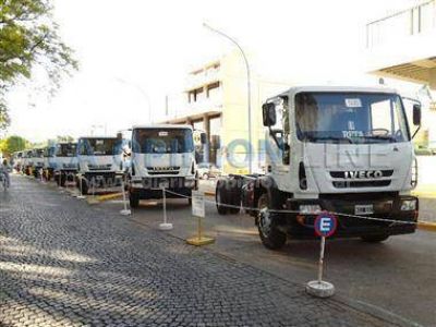 El Municipio exhibe sus nuevos camiones