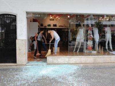 En un raid vand�lico destruyen las vidrieras de seis comercios
