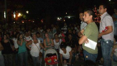 Polic�as instalar�an carpa en la Plaza