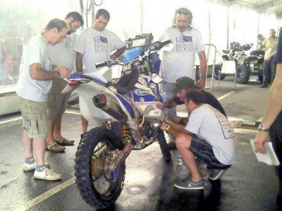 Belaustegui paso las verificaciones de la moto y ya esta preparado para la largada