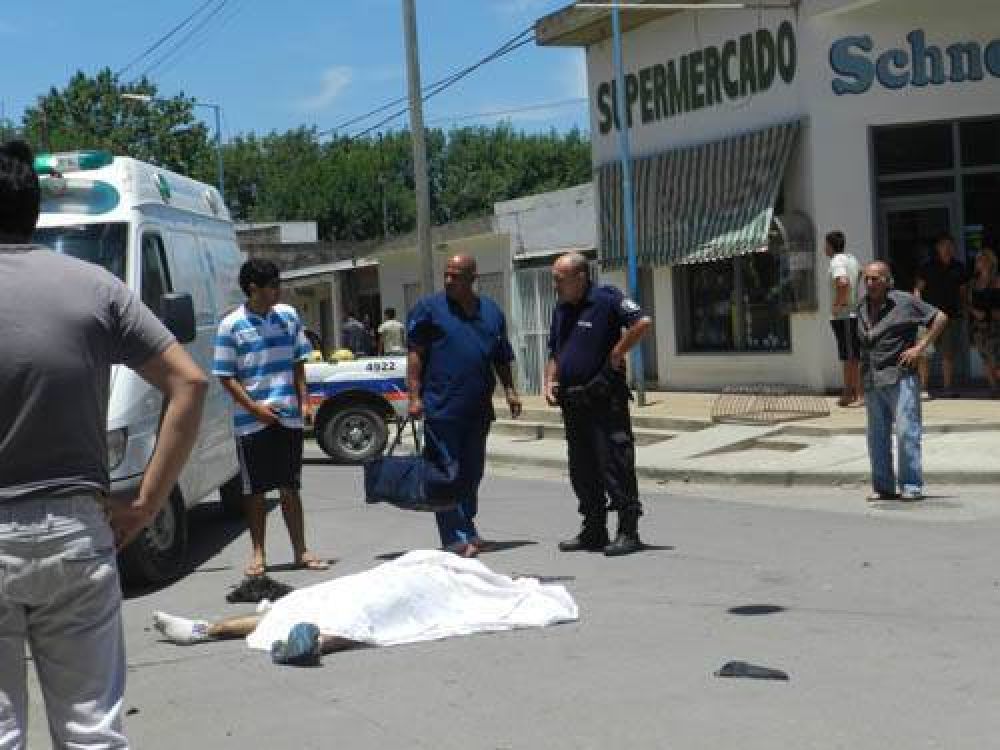 Un nuevo accidente fatal: Un hombre muri� tras haber colisionado con un cami�n cuando circulaba en moto