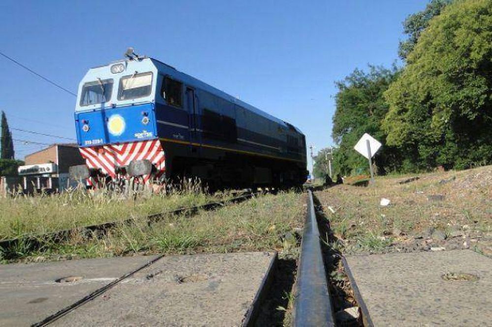 Descarril� la m�quina de un tren en la Estaci�n de Luj�n