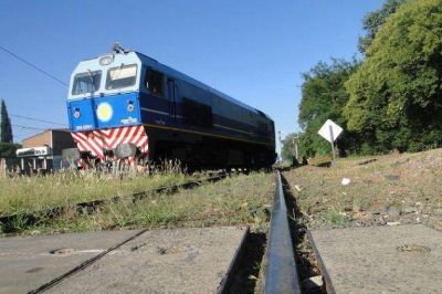Descarril� la m�quina de un tren en la Estaci�n de Luj�n